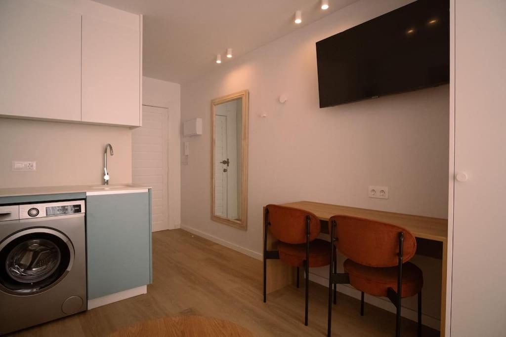 Spectacular Renovated Studio Facing The Sea Apartment *