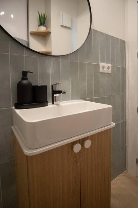 Spectacular Renovated Studio Facing The Sea Valenza